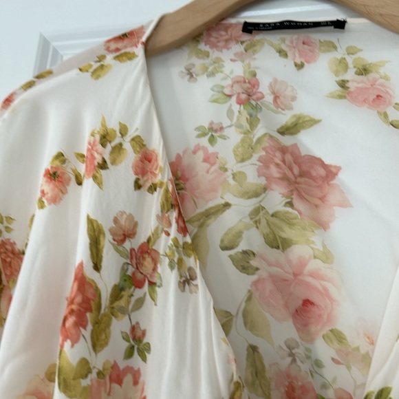 Zara Woman Wrap-Around Roses Floral Print Blouse w Deep V-Neck Cream & Peach - Picture 5 of 8